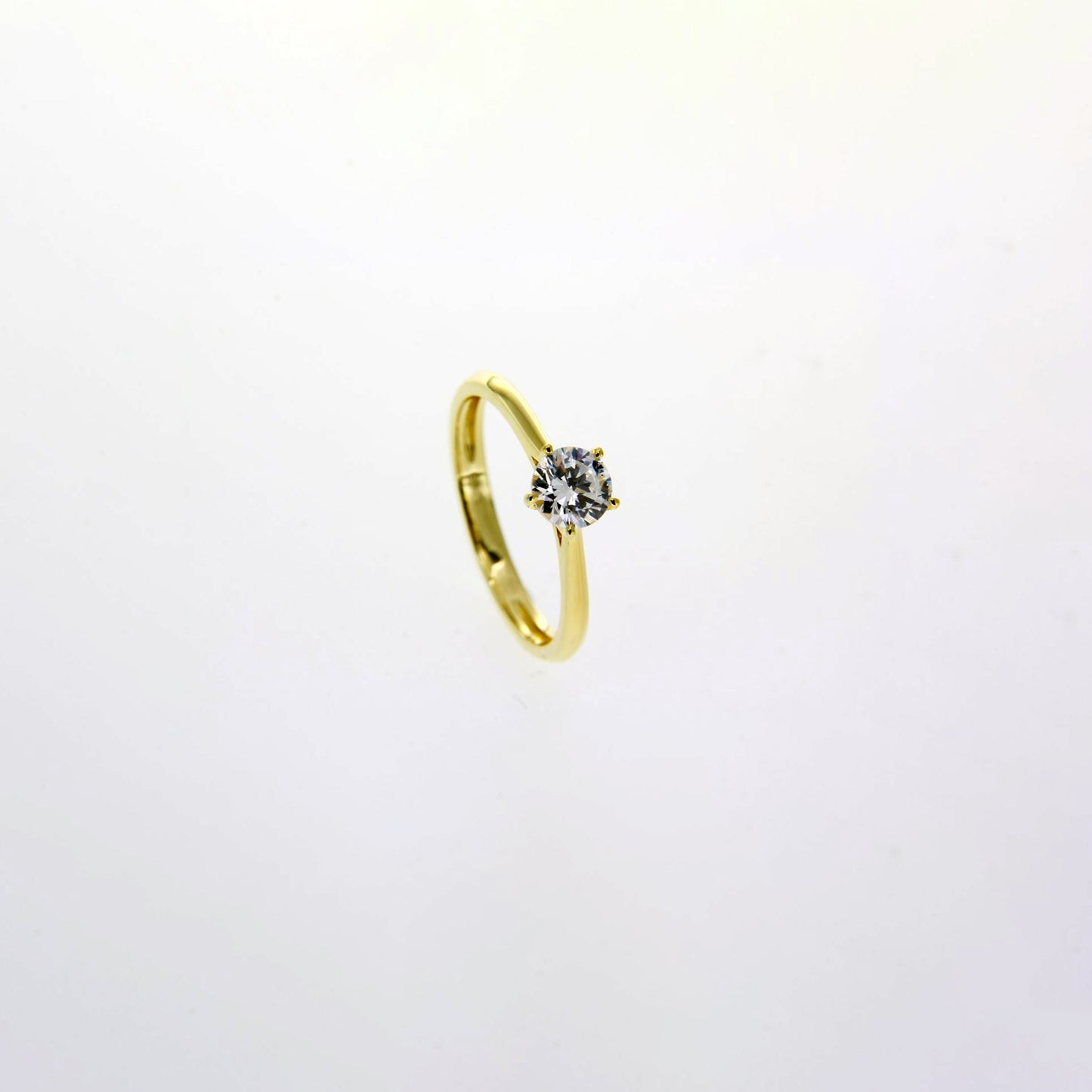Elegant 14K Yellow Gold Solitaire Ring