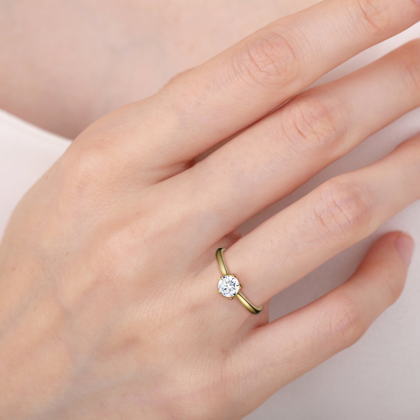 Elegant 14K Yellow Gold Solitaire Ring