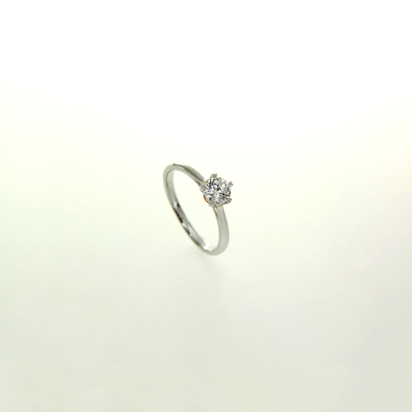 Elegant 14K Gold Solitaire Zirconia Wedding Ring