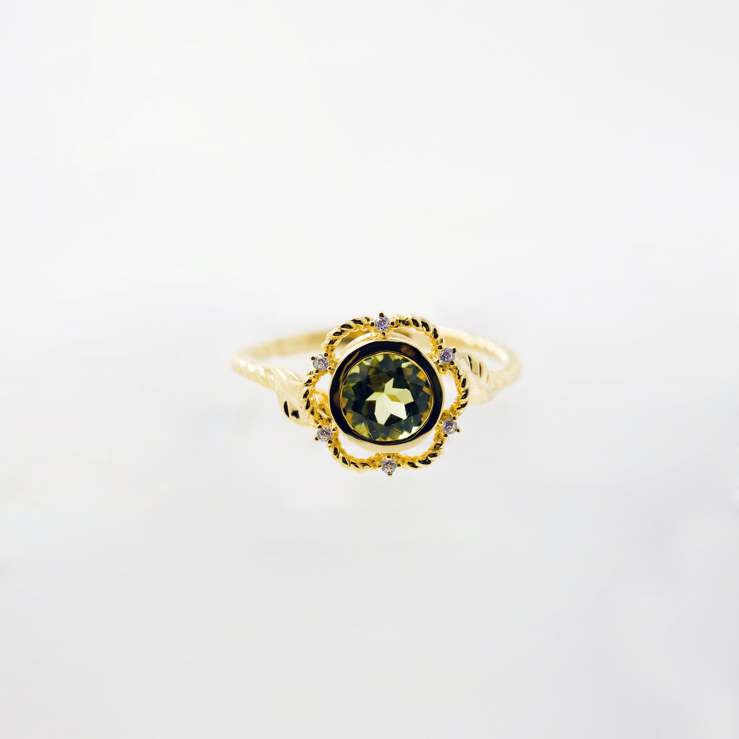 Vintage 14K Gold Green Peridot Ring