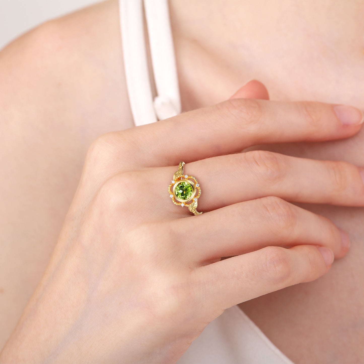 Vintage 14K Gold Green Peridot Ring