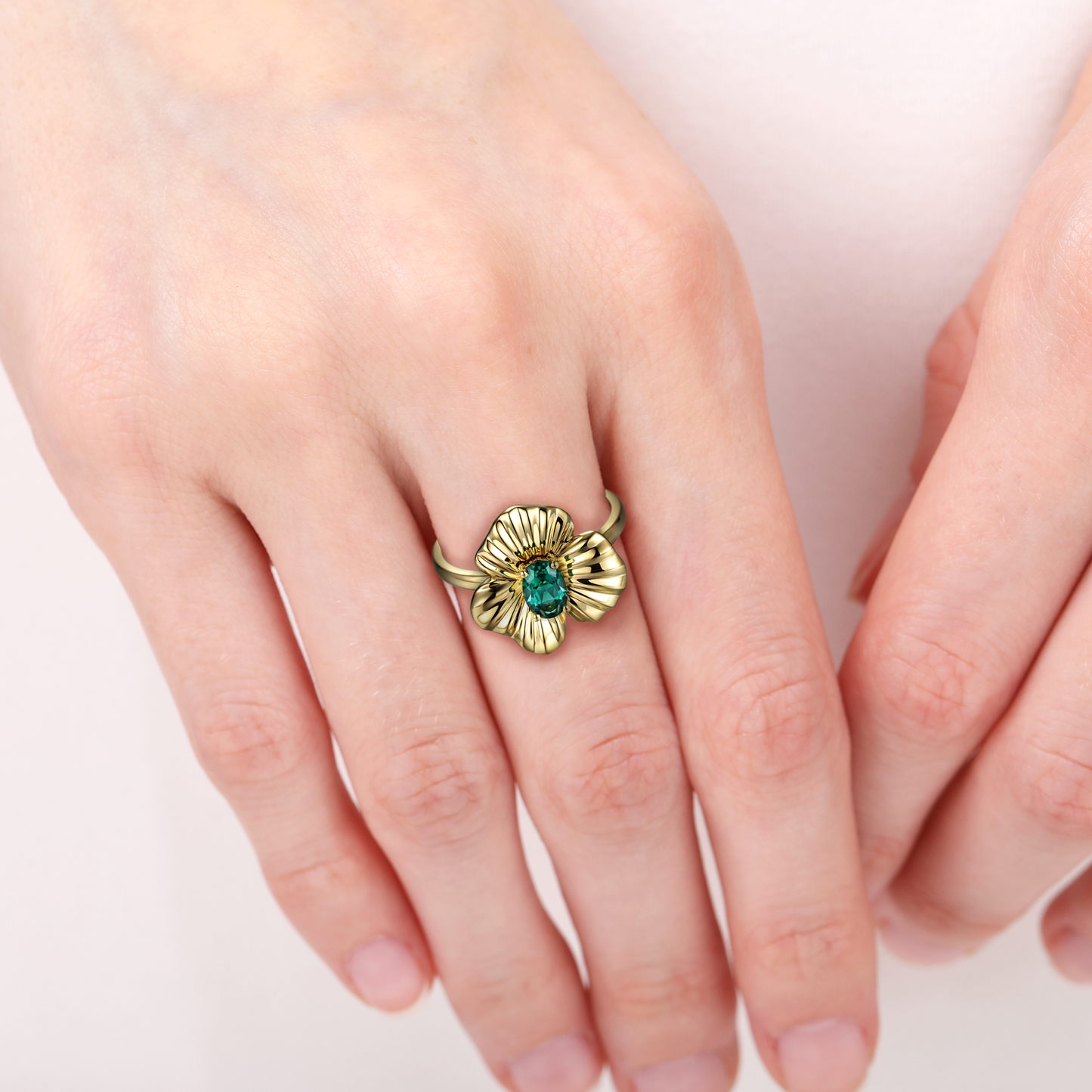 Vintage 14K Gold Green Emerald Ring