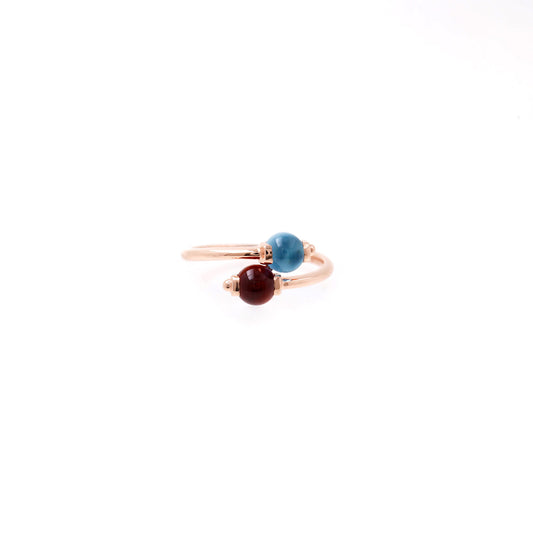 弧面石榴石藍托帕戒指