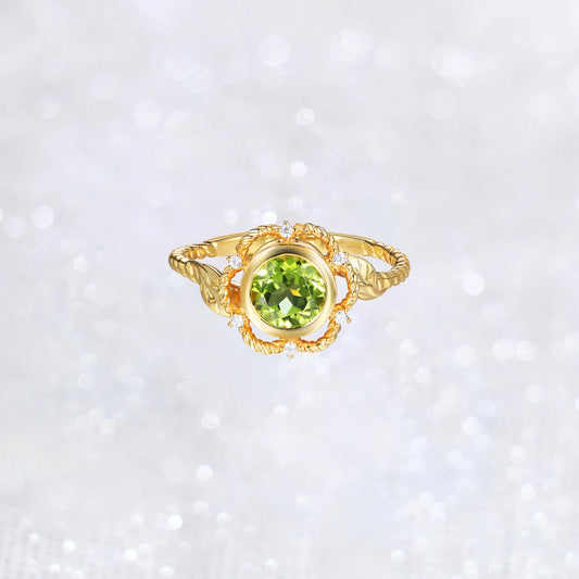 Vintage 14K Gold Green Peridot Ring
