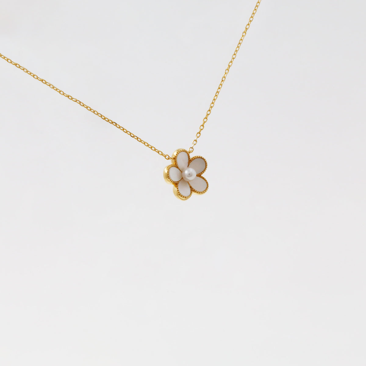 Flower White Shell Pearl Necklace