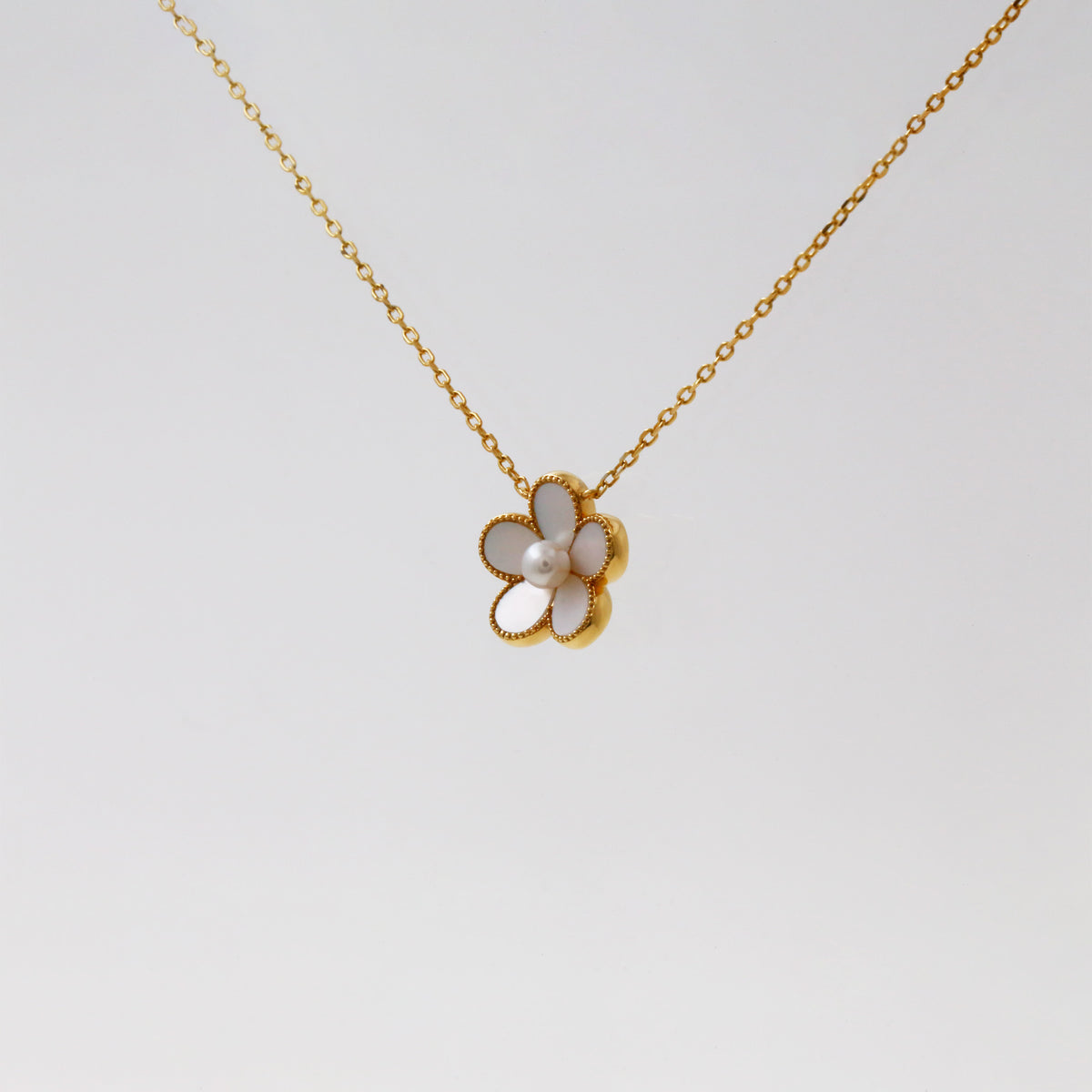 Flower White Shell Pearl Necklace