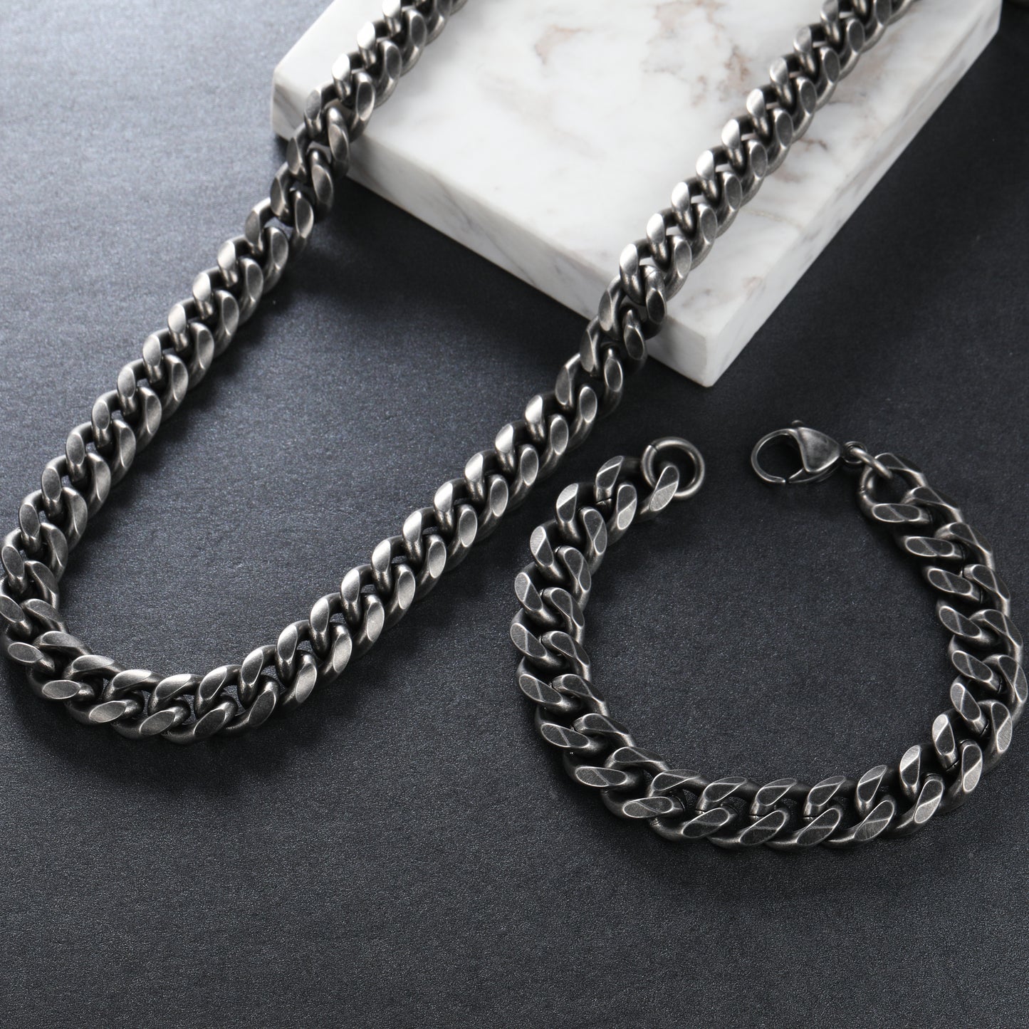 Gunmetal Plated Link Chain Bracelet  (B0005)
