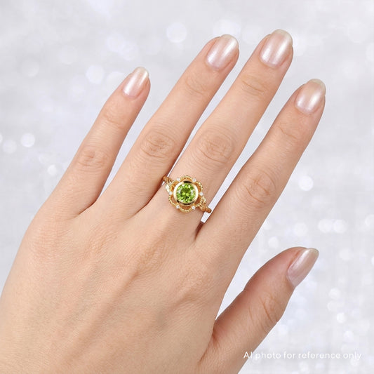 Vintage 14K Gold Green Peridot Ring