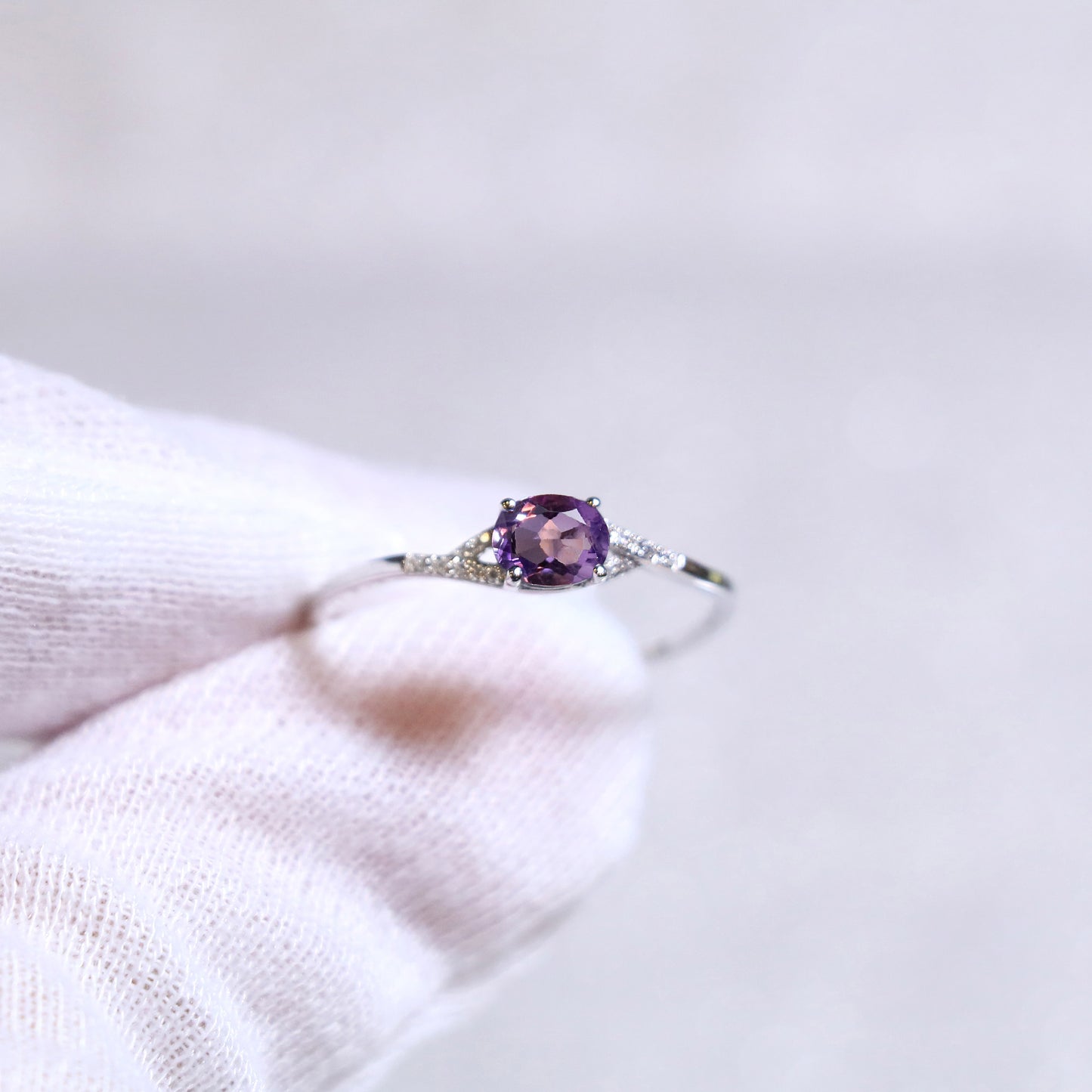Minimalist Sapphire Diamond Ring