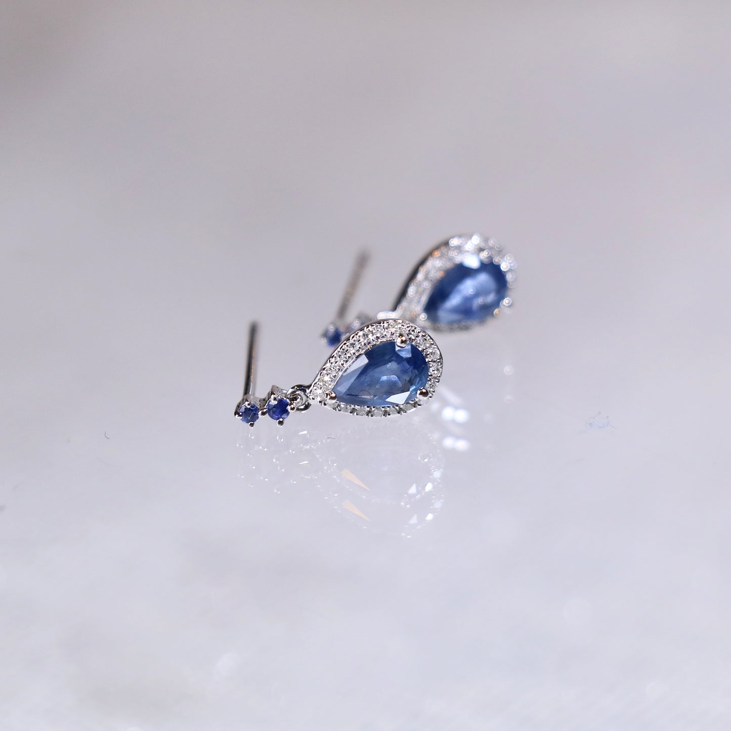 9K白金梨形藍寶石光環鑽石耳環